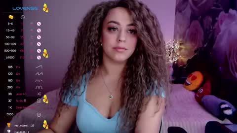 Snapshot of _just_a_queen_3 chatting on December 12, 6:21 pm _just_a_queen_3 online show from December 12, 6:21 pm