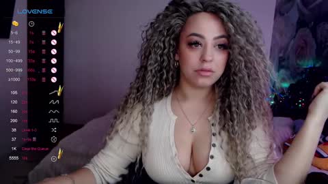 Snapshot of _just_a_queen_3 chatting on January 2, 11:09 am _just_a_queen_3 online show from January 2, 11:09 am