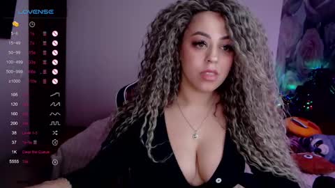 Snapshot of _just_a_queen_3 chatting on January 2, 6:56 pm _just_a_queen_3 online show from January 2, 6:56 pm