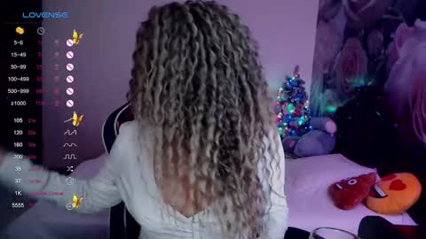 Snapshot of _just_a_queen_3 chatting on January 4, 7:13 pm _just_a_queen_3 online show from January 4, 7:13 pm