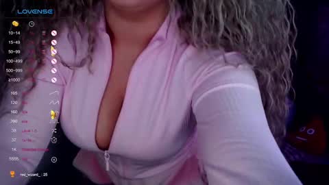 Snapshot of _just_a_queen_3 chatting on February 12, 5:58 pm _just_a_queen_3 online show from February 12, 5:58 pm