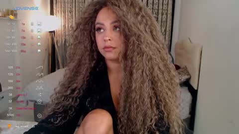 Snapshot of _just_a_queen_3 chatting on September 15, 6:19 pm _just_a_queen_3 online show from September 15, 6:19 pm