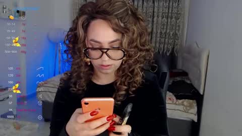 Snapshot of _just_a_queen_3 chatting on February 3, 7:13 am _just_a_queen_3 online show from February 3, 7:13 am