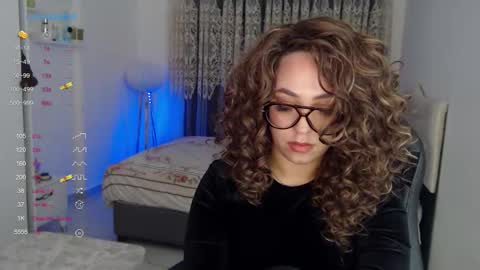 Snapshot of _just_a_queen_3 chatting on February 6, 9:23 am _just_a_queen_3 online show from February 6, 9:23 am