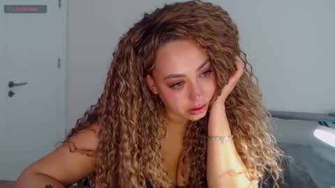 Snapshot of _just_a_queen_3 chatting on March 6, 4:09 am _just_a_queen_3 online show from March 6, 4:09 am