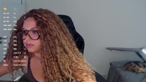 Snapshot of _just_a_queen_3 chatting on March 7, 12:35 pm _just_a_queen_3 online show from March 7, 12:35 pm