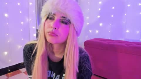 _karine01 online show from September 19, 3:52 am