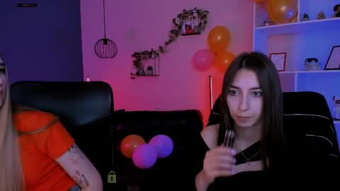 _kellykitten_ online show from April 2, 8:23 am