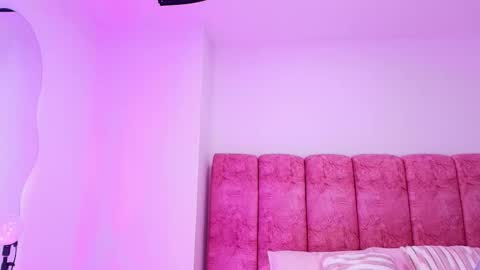 Kendall online show from November 9, 12:03 pm