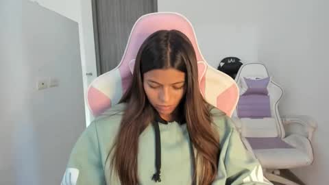 khloe sweet online show from December 19, 6:04 pm