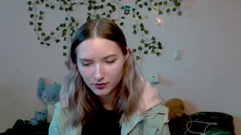 _kikiclark_ online show from October 23, 1:21 pm