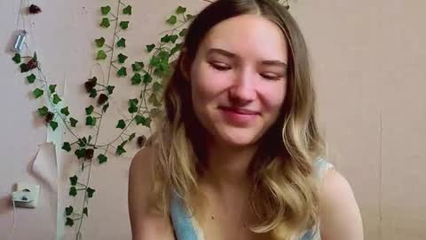 _kikiclark_ online show from March 5, 9:27 am