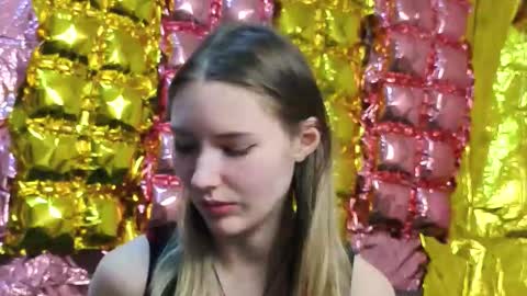 _kikiclark_ online show from March 15, 8:15 pm