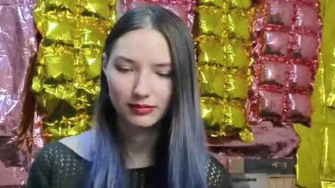 _kikiclark_ online show from April 3, 5:11 pm