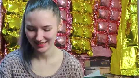 _kikiclark_ online show from April 8, 7:36 pm