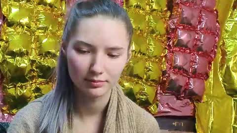 _kikiclark_ online show from April 15, 8:31 pm