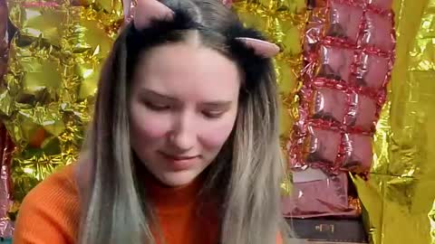 _kikiclark_ online show from April 22, 8:21 pm