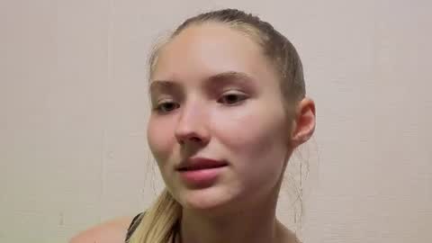 _kikiclark_ online show from July 9, 6:45 pm