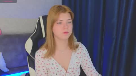 Snapshot of _kirieshka chatting on November 9, 6:23 am Molly Emily online show from November 9, 6:23 am