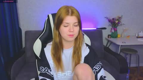 Snapshot of _kirieshka chatting on November 28, 6:10 pm Molly Emily online show from November 28, 6:10 pm