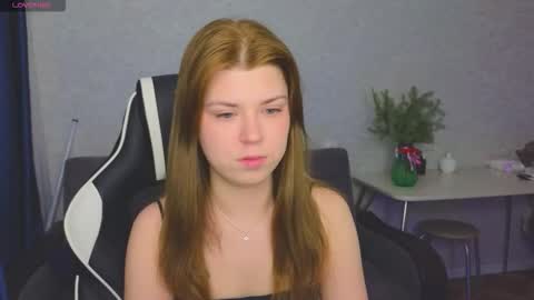 Snapshot of _kirieshka chatting on December 16, 2:22 pm Molly Emily online show from December 16, 2:22 pm