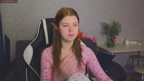 Snapshot of _kirieshka chatting on December 21, 6:59 pm Molly Emily online show from December 21, 6:59 pm