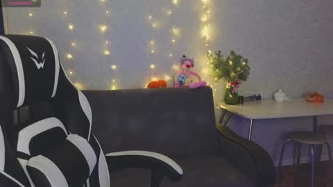 Snapshot of _kirieshka chatting on February 9, 1:20 am Molly Emily online show from February 9, 1:20 am