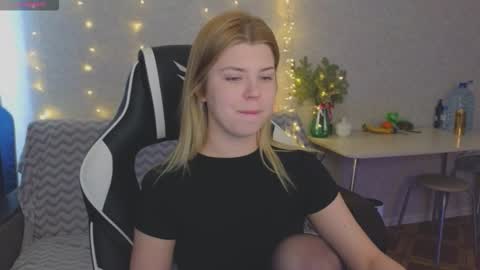 Snapshot of _kirieshka chatting on February 27, 8:47 am Molly Emily online show from February 27, 8:47 am