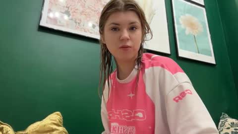 Molly   Emily online show from March 18, 2:26 am