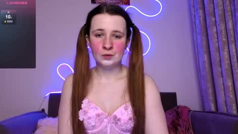 _kylle_ online show from November 24, 7:35 pm