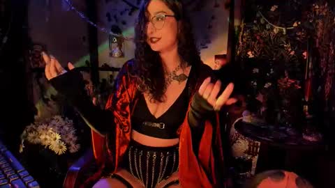 Snapshot of _lady_luna_ chatting on October 4, 12:41 am Lady Luna online show from October 4, 12:41 am