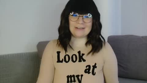 Snapshot of _lalilu_ chatting on February 24, 10:59 am _lalilu_ online show from February 24, 10:59 am