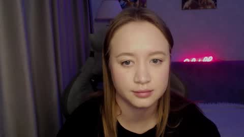 _lalune_ online show from October 8, 12:03 pm