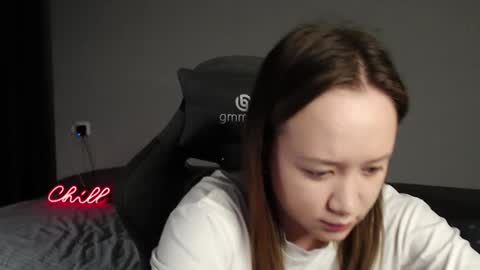 _lalune_ online show from November 30, 10:30 am