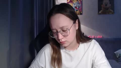 _lalune_ online show from January 17, 6:00 pm