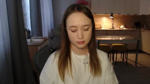 _lalune_ online show from March 8, 8:51 am