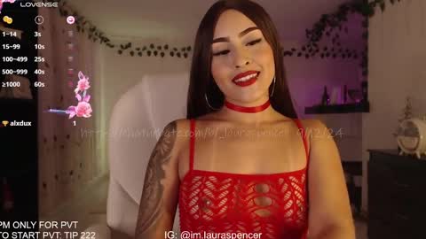 Snapshot of _lauraspencer_ chatting on December 10, 2:27 am Laura online show from December 10, 2:27 am