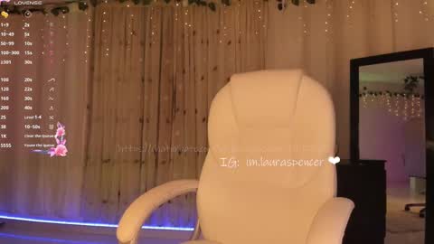 Snapshot of _lauraspencer_ chatting on September 19, 5:42 am Laura online show from September 19, 5:42 am