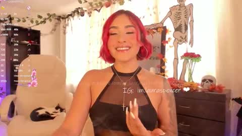 Snapshot of _lauraspencer_ chatting on October 29, 7:04 pm Laura online show from October 29, 7:04 pm