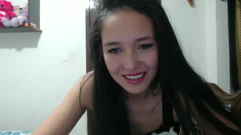 Snapshot of _laureneyes chatting on December 1, 5:45 am Lauren 3 online show from December 1, 5:45 am