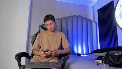 _leohot_ online show from November 8, 4:01 am