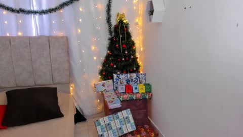 Ivy 3 online show from December 7, 4:25 pm