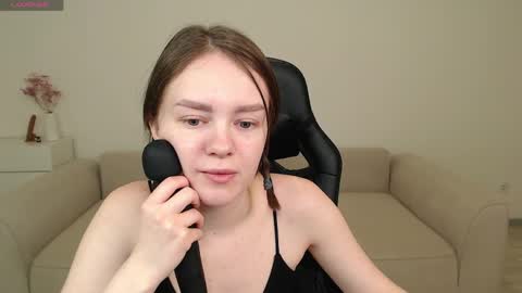 Snapshot of _little_sunshine_ chatting on April 6, 5:36 pm My name is lina Lush is activePrivate is Open online show from April 6, 5:36 pm