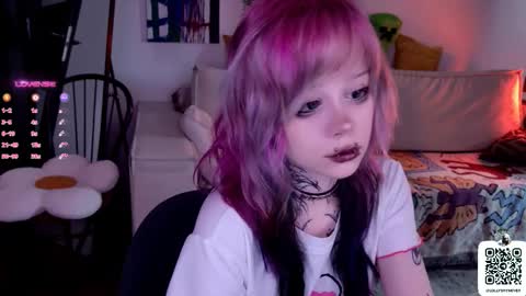 Snapshot of _lollyshy_ chatting on October 3, 10:34 am Lolly online show from October 3, 10:34 am