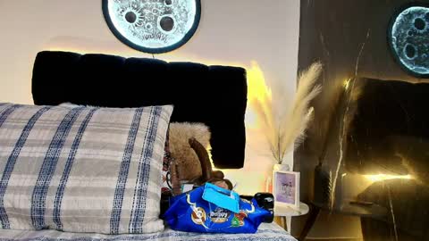 Lorrayne online show from April 8, 12:05 pm