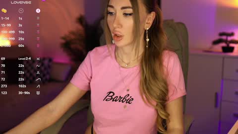 Snapshot of _lovly chatting on December 22, 12:05 pm Melanie online show from December 22, 12:05 pm