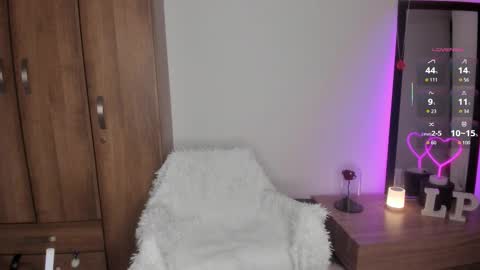 Snapshot of _lucianapalmer chatting on October 7, 12:24 pm online show from October 7, 12:24 pm