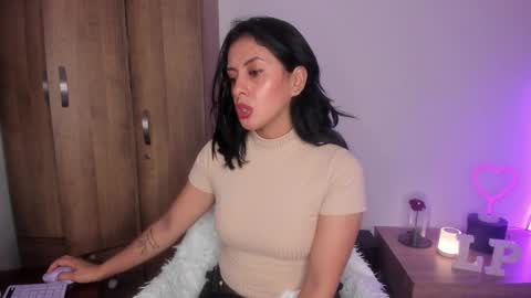 Snapshot of _lucianapalmer chatting on October 8, 12:14 pm online show from October 8, 12:14 pm