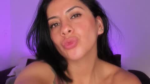 Snapshot of _lucianapalmer chatting on November 25, 1:49 am online show from November 25, 1:49 am