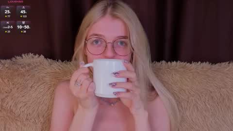 Monica online show from October 29, 8:21 pm